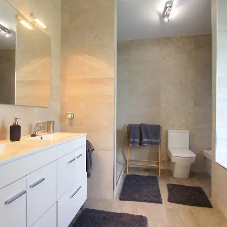 1166 Modern Luxury With Panoramic Golf Views