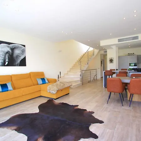 1166 Modern Luxury With Panoramic Golf Views