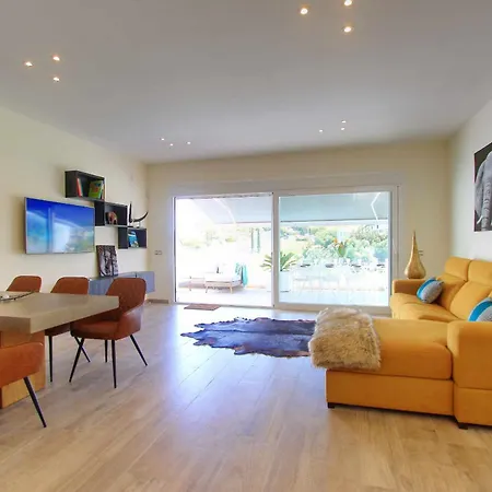 1166 Modern Luxury With Panoramic Golf Views *
